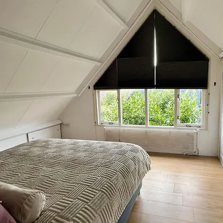 Family Near Lake, And Dunes ノールトウェイケルハウト　