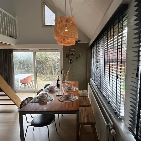 Family Near Lake, And Dunes ノールトウェイケルハウト　