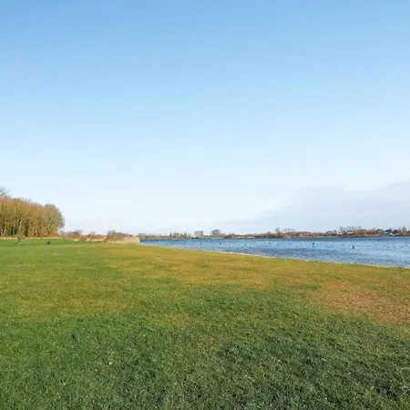 Family Near Lake, And Dunes 別荘 *